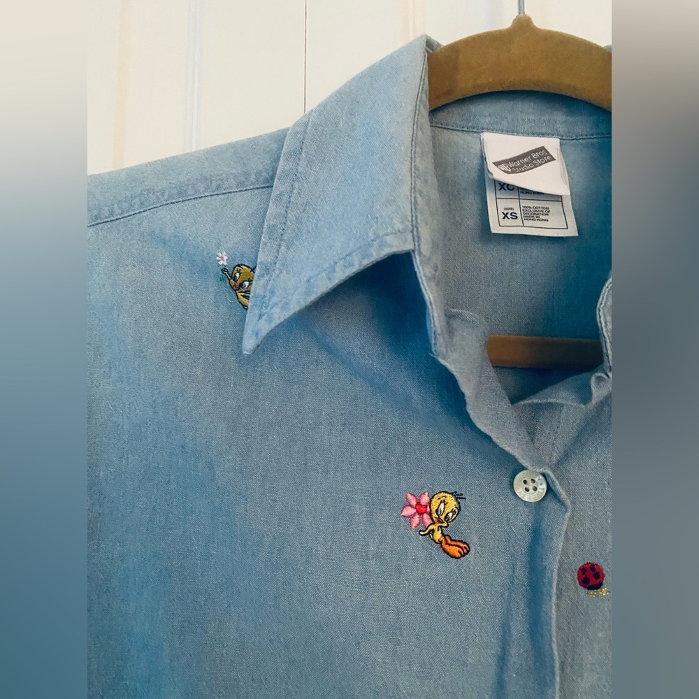 WB Warner Bros. Looney Tunes Tweety Bird Button Up Chambray Blouse Shirt size XS - Picture 11 of 15